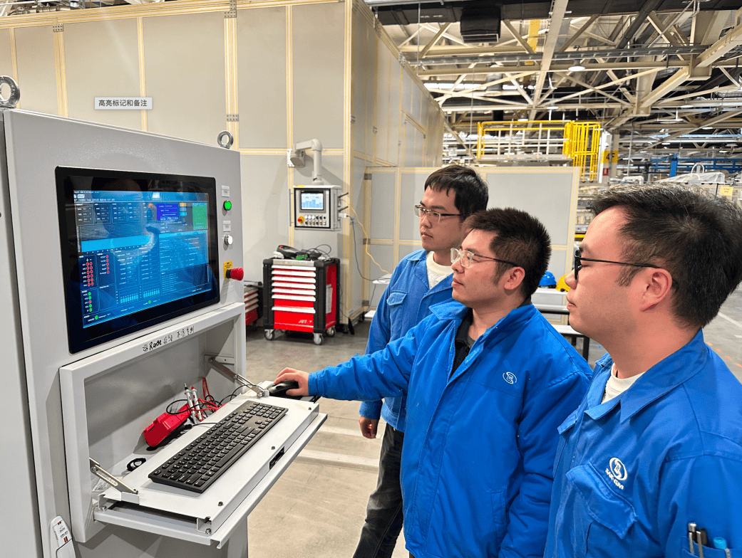 上汽集團(tuán)技術(shù)攻關(guān)項(xiàng)目榮膺上海市重點(diǎn)產(chǎn)品質(zhì)量攻關(guān)成果，引領(lǐng)行業(yè)技術(shù)開發(fā)新標(biāo)桿